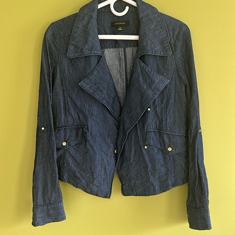 Ann Taylor denim blue linen jacket with gold snaps. Roll up sleeves with tabs.
